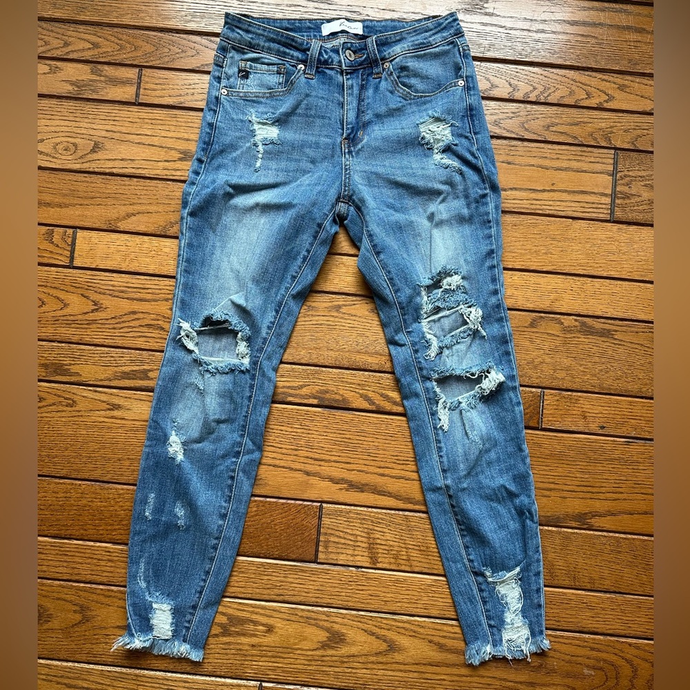 KANCAN HIGH RISE DISTRESSED SKINNY JEANS MEDIUM WASH SIZE 5/26